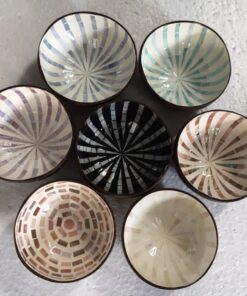 CF 8637 Lacquer bowls with mother of pearl (seeshell) inlaid