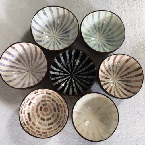 CF 8637 Lacquer bowls with mother of pearl (seeshell) inlaid