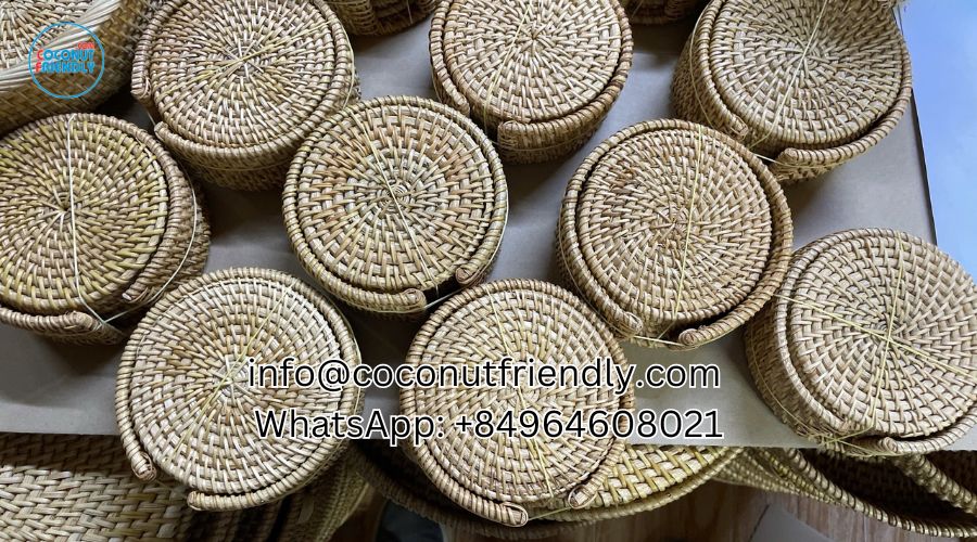 Mother-of-pearl-souvenir-paired-with-harmonious-background-colors 